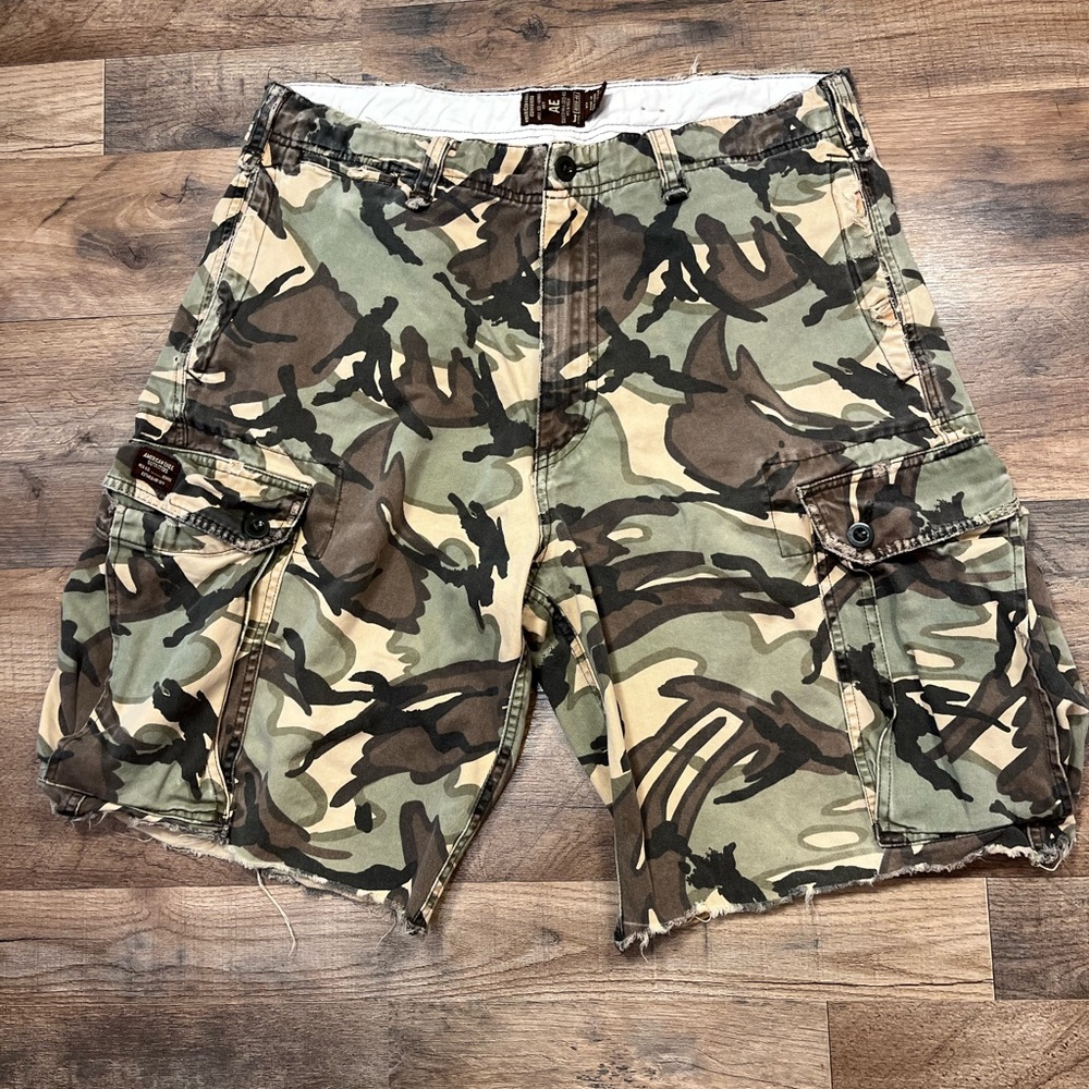 Vintage Y2K American Eagle Outfitters Camouflage Cargo Shorts